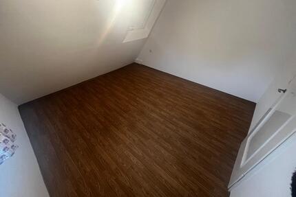 GEPFLEGTES UND GROßZÜGIG GESCHNITTENES Einfamilienhaus MIT BALKON